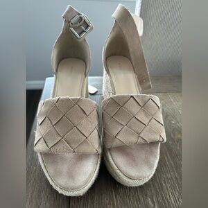 Marc Fisher 9.5 wedge sandals beige